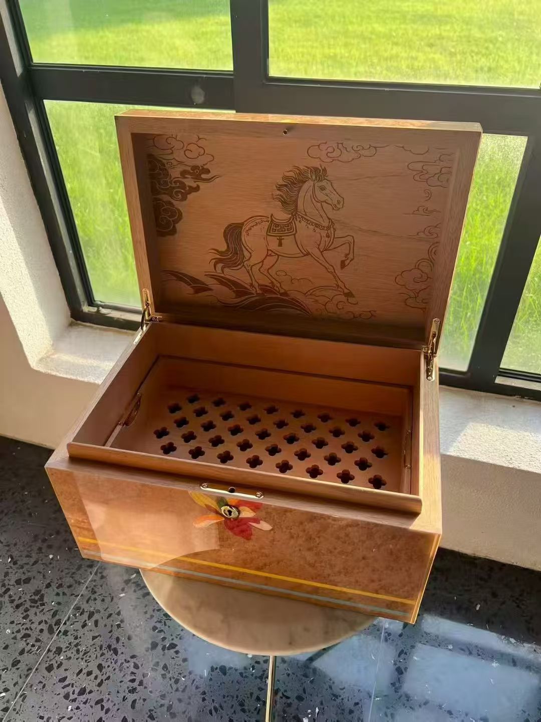 Handcrafted Wood Inlay Cigar Humidor | Equestrian Show Jumping Design | Bird's Eye Maple with Lock